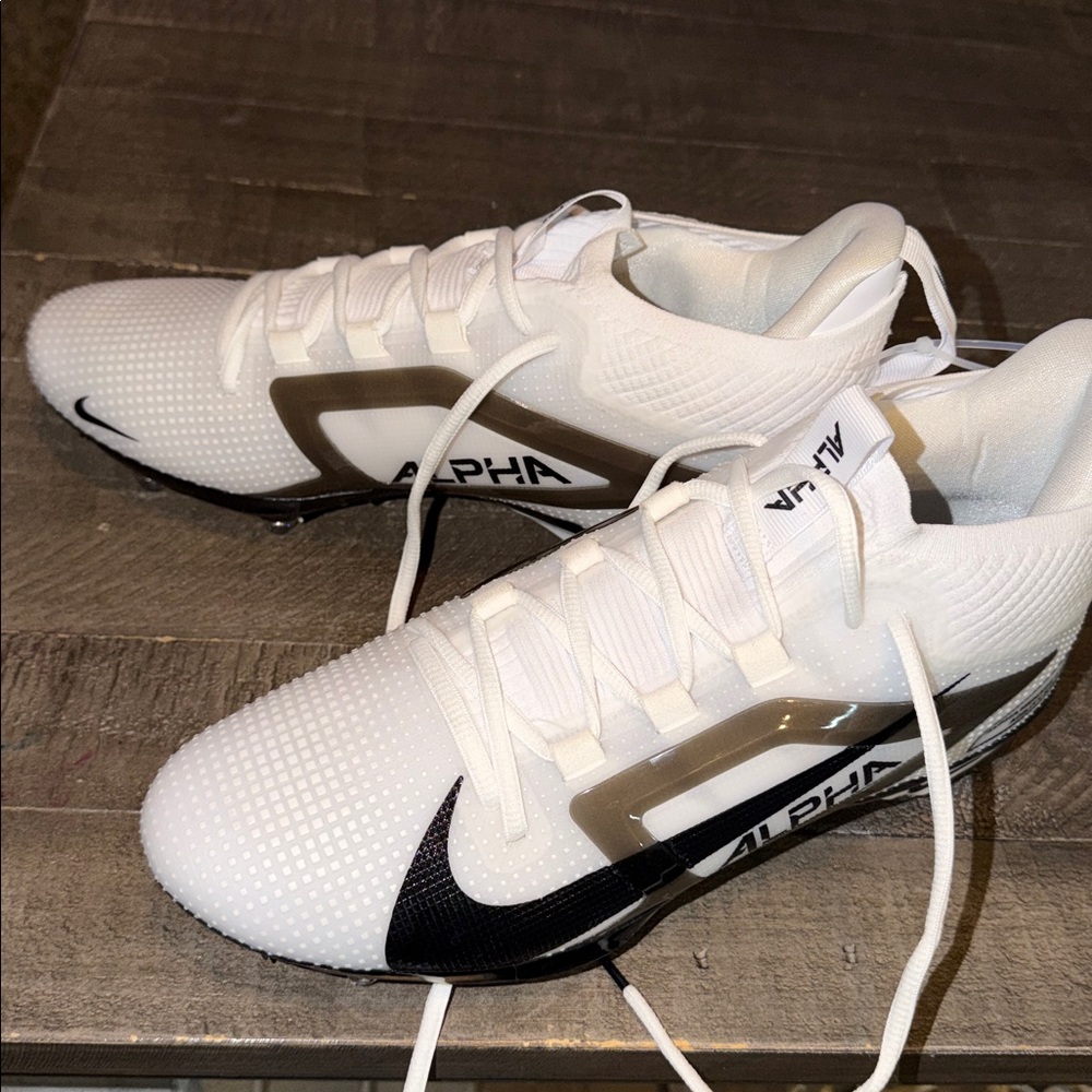 NEW Nike Men's Size 11.5 Alpha Menace 4 Elite D Football Cleats White Black NWOT - Picture 10 of 11